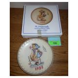 1984  GOEBEL HUMMEL LITTLE HELPER ANNUAL PLATE >>>