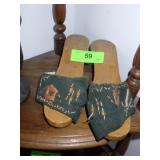 VINTAGE CARVED WOOD SANDALS W. STITCHED CORDUROY>>