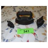 VINTAGE CHILDS & MINIATURE CAST IRON SAD IRONS