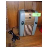 VINTAGE WESTINGHOUSE RADIO -TURNS ON