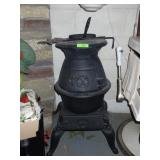 VINTAGE CAST IRON POT BELLY STOVE  **BRING HELP**