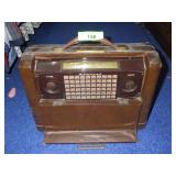 VINTAGE ADMIRAL MODEL 7P34 AM RADIO