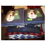 HAND STITCHED KING? QUILT W/ 3 PILLOW SHAMS & 2 >>