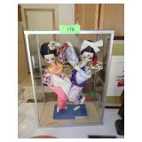 VTG KOREAN DOLLS IN GLASS CASE **NO SHIPPING**>>