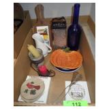 GRATER, CHEESE BOARD, 2 THIRSTY STONE COASTERS,>>>