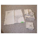 VINTAGE EMBROIDERED TABLECLOTH & NAPKINS