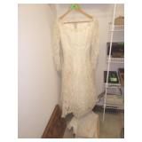 VINTAGE WEDDING GOWN (SIZE 11)