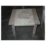 COUNTRY CASUAL TEAK END TABLE 21 x 21 x 21