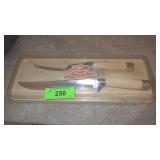 VINTAGE CARVEL HALL BRIDDELL CARVING SET