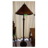 METAL FLOOR LAMP W/ ARTS & CRAFTS MICA SHADE >>>