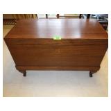 VINTAGE CEDAR LINED BLANKET CHEST 39 x 19 x 25>>>>