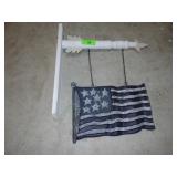 WOODEN ARROW SIGN HOLDER W/ FLAG (RESIN?)>>>