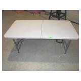 4' ADJUSTABLE FOLDING TABLE