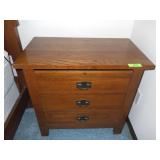 KINCAID MISSION STYLE OAK NIGHSTAND BY LAZY-BOY >>