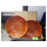 CUTTING BOARD & 2 WOOD BOWLS