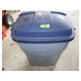 RUBBERMAID 30 GALLON TRASH CAN