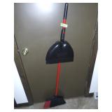 LIBMAN BROOM & DUSTPAN