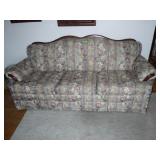 SMITH BROTHERS FLORAL COUCH W/ WOOD TRIM **BRING>>