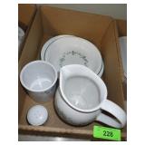 CORELLE CALLAWAY SWIRL IVY UTENSIL HOLDER, SHAKER>