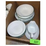 CORELLE CALLAWAY SWIRL IVY DINNER PLATES, SERVING>