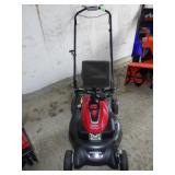 HONDA PUSH LAWN MOWER W/ EXTRA OIL - PULLS