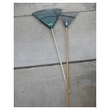 2 LEAF RAKES