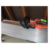 BLACK & DECKER ELECTRIC 22" HEDGER - RUNS