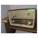 VINTAGE TELEFUNKEN GAVOTTE MULTI BAND RADIO- WORKS