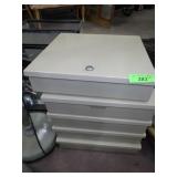 5 METAL CASH DRAWER CONTAINERS (4 W/ KEYS) >>>>