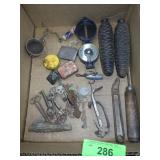 VINTAGE CLOCK WEIGHTS, ASST. KEYS,. COMPASS, ICE>>