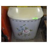 VINTAGE METAL CLOTHES HAMPER