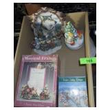 MUSICAL FRAME, CERAMIC LIGHTED COTTAGE, COLLECTOR>