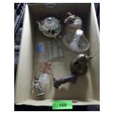 VTG FRED ROBERTS TEAPOT, VIRGINIA DARE RED ROBIN>>