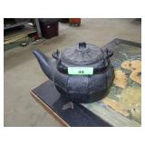 VINTAGE CAST IRON KETTLE (BROKEN SPOUT)