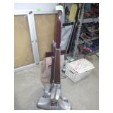 VINTAGE KIRBY VACUUM CLEANER (TURNS ON)