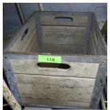 VINTAGE BRIGHT STAR WOODEN CRATE W/ METAL BOTTOM