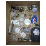 VINTAGE CLICKER, PINBACK BUTTONS, TOKENS, KEYS>>>