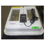 LITTLE GIANT INCUBATOR (TURNS ON)