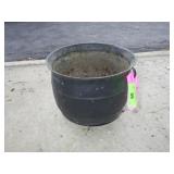 CAST IRON CAULDRON (WITH CRACK) 9 1/2'