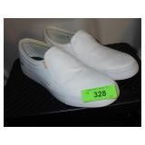 NIKE SLIP ON SNEAKERS WOMANS SIZE 11