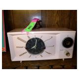 VINTAGE WESTINGHOUSE PINK RADIO - TURNS ON>>>>>