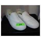 VANS SLIP ON SNEAKERS SIZE 11