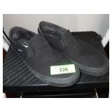 VANS SLIP ON SNEAKER SWOMANS SIZE 11