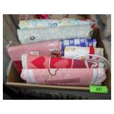 VALENTINE TABLE RUNNERS, NIP VALENTINE TABLECLOTH>
