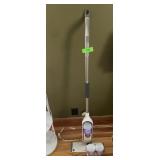 SWIFFER POWER MOP W/ REFILLS - TURNS ON