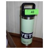 YETI WATER BOTTLE (SCUFF ON LID - SEE PICS)