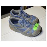 MONTRAIL HIKING SHOES (SIZE 9 1/2)