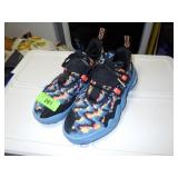 MENS ADIDAS BASKETBALL SHOES (SIZE 9)