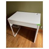 DESK / TABLE 29 x 20 x 30