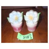 VINTAGE SHAWNEE FLOWER POT S&P SHAKERS